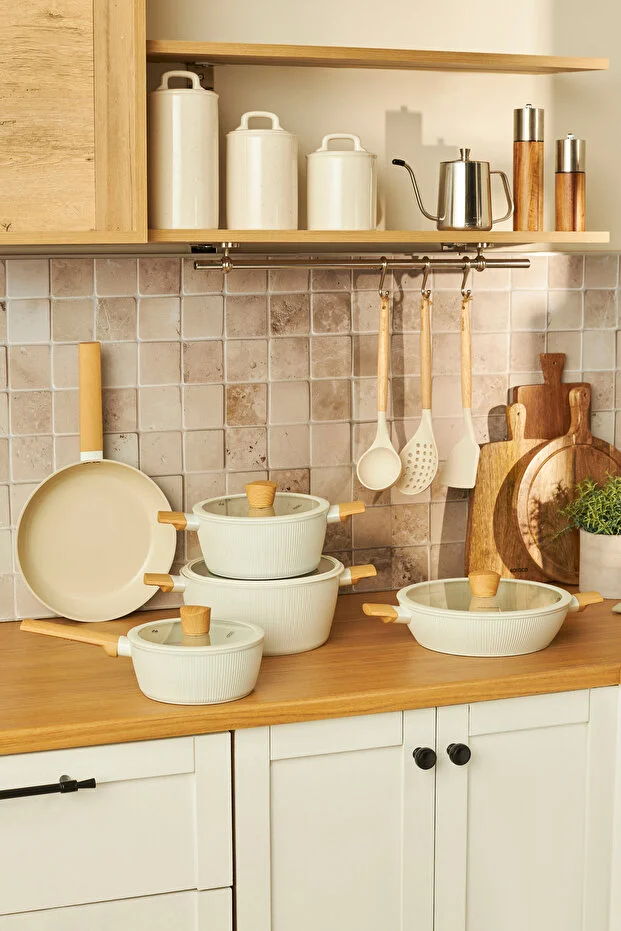 x Refika Swiss Crystal Pureline 12 Parça Tencere ve Tava Seti Almond Cream - Servis Seti Hediyeli